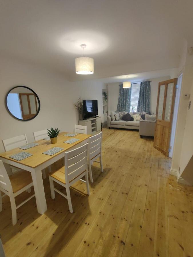 4 Rooms, Private Parking Swansea