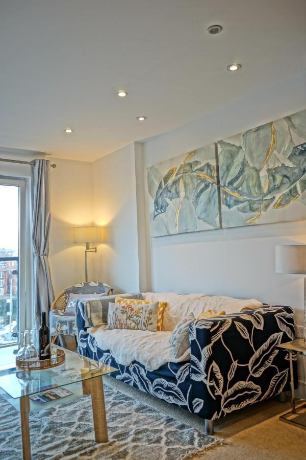 Soak Up The Light At A Soothing, Stylish In Marina * Swansea