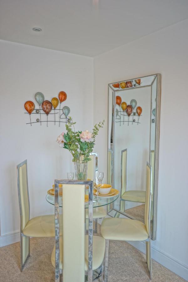 Soak Up The Light At A Soothing, Stylish In Marina Apartamento Swansea