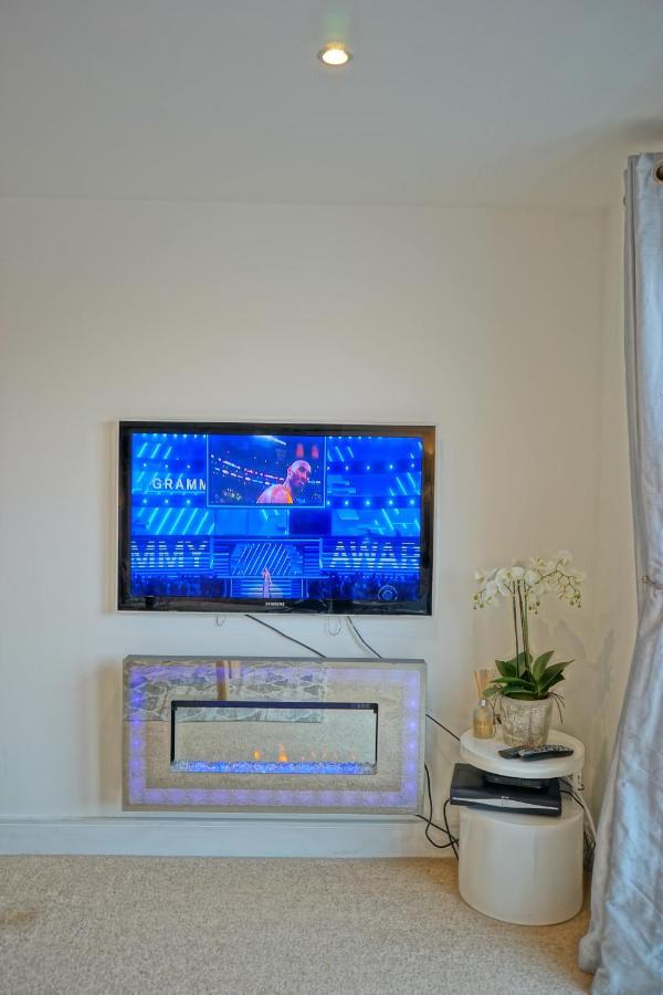 Apartamento Soak Up The Light At A Soothing, Stylish In Marina Swansea
