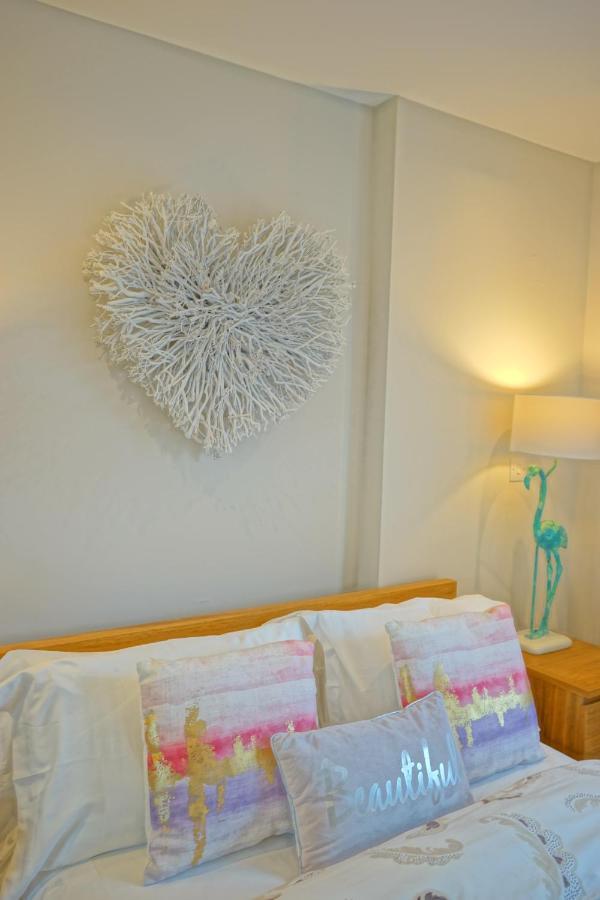 Soak Up The Light At A Soothing, Stylish In Marina Apartamento