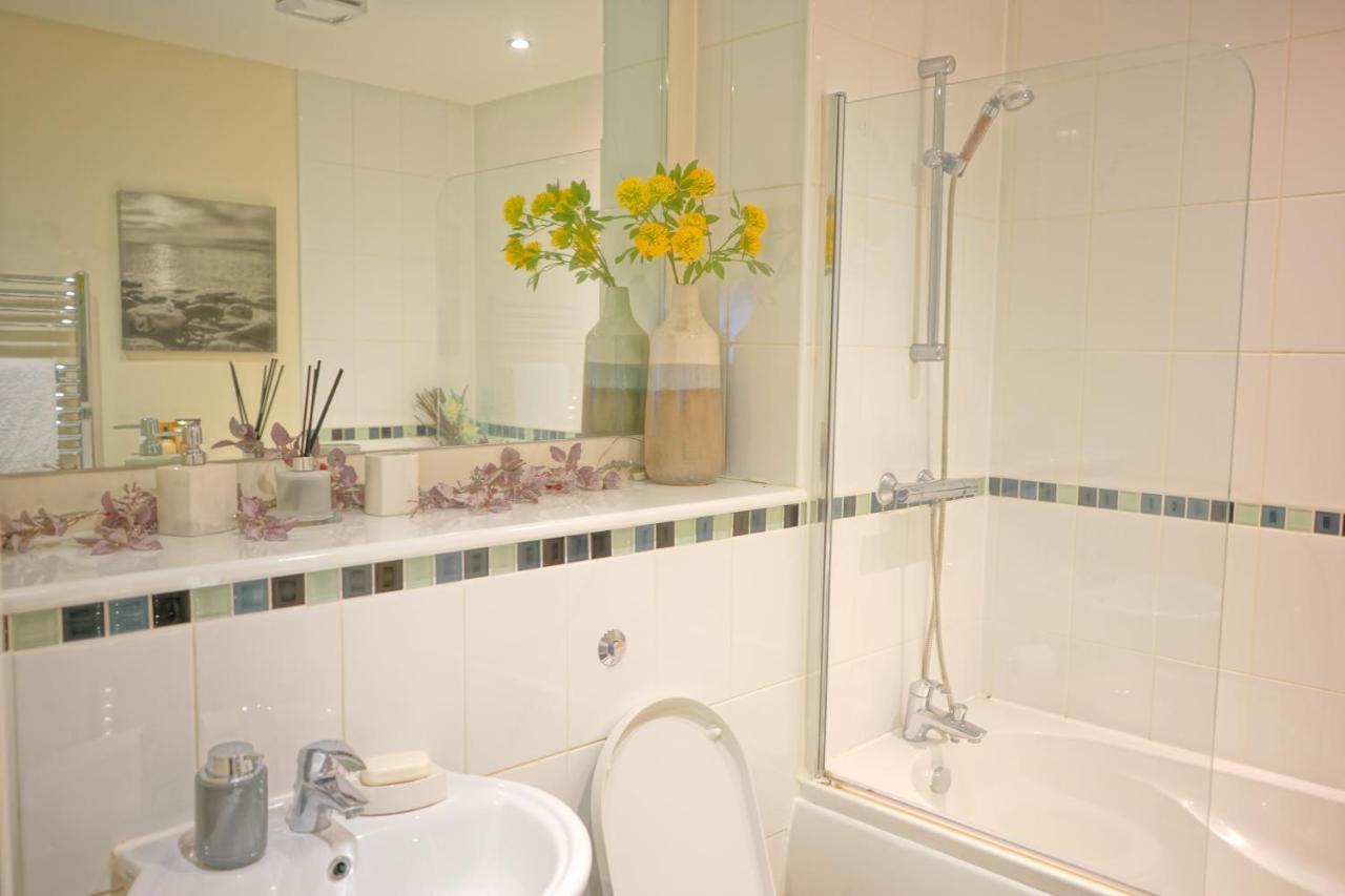Soak Up The Light At A Soothing, Stylish In Marina * Swansea