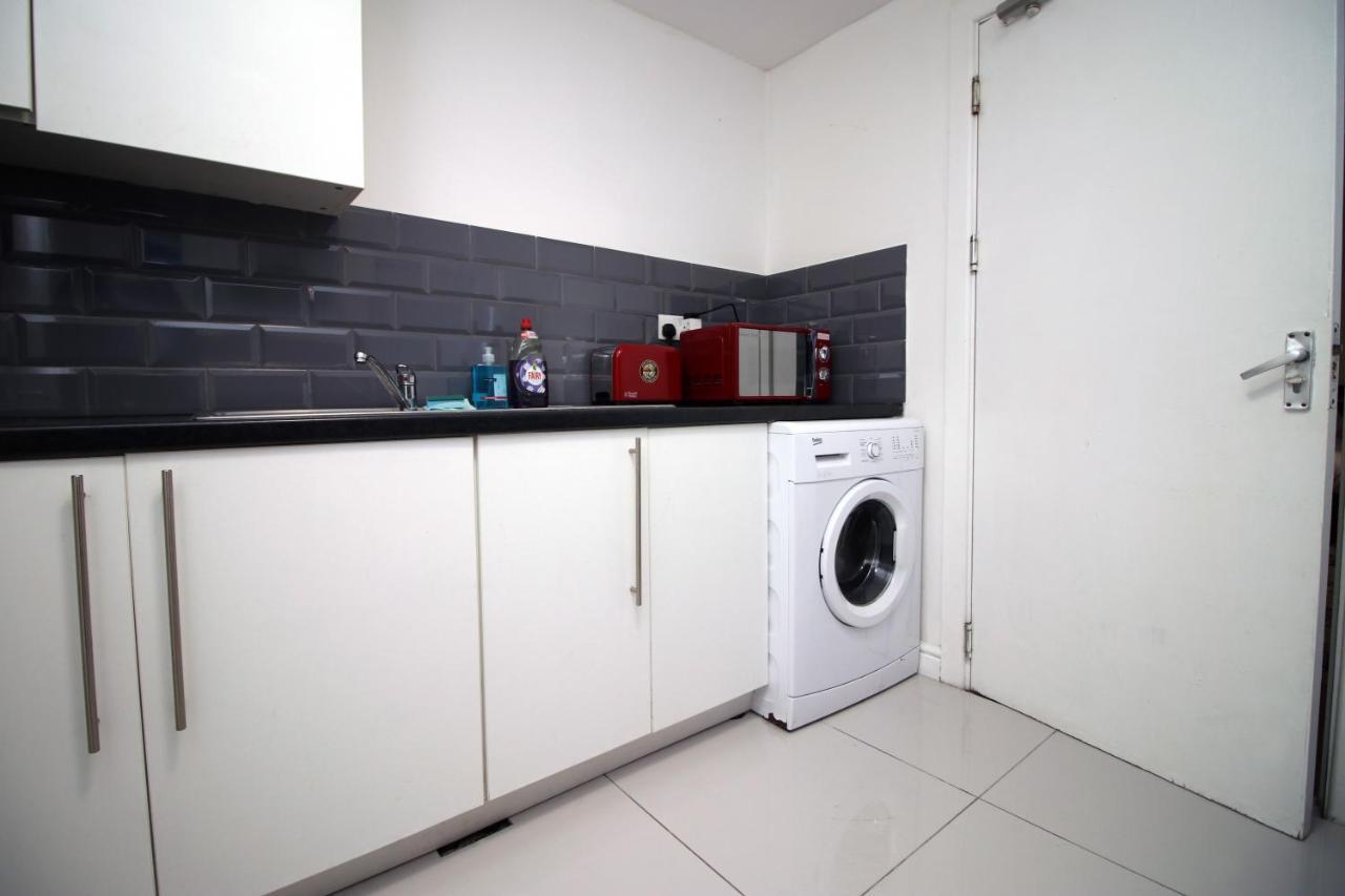 Spacious 5 Bedroom In Swansea
