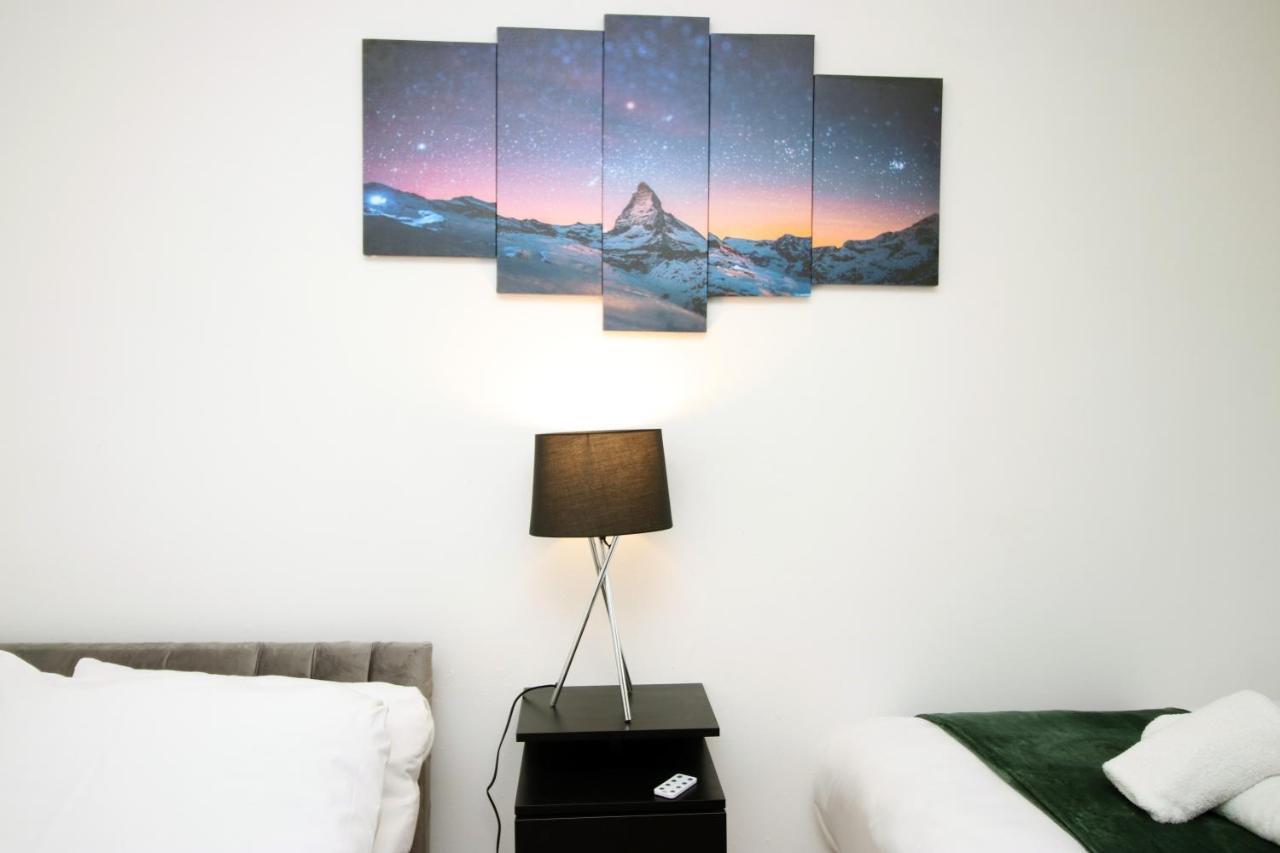 Spacious 5 Bedroom In Apartment Swansea
