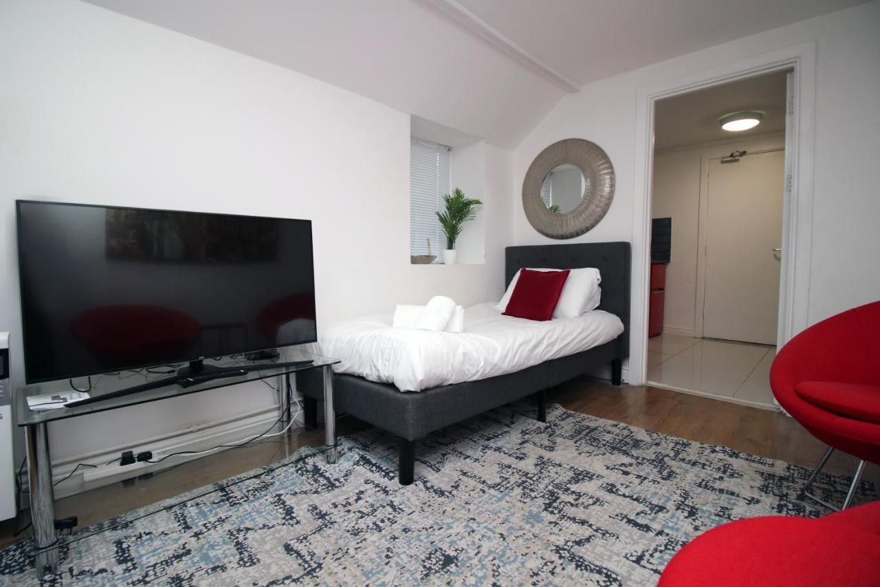 Spacious 5 Bedroom In Swansea