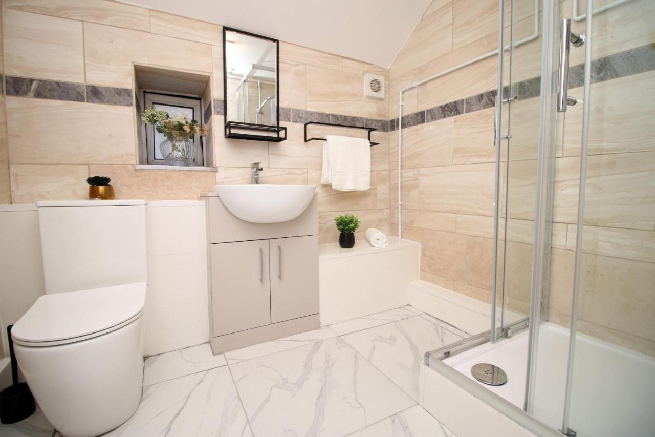 Apartment Spacious 5 Bedroom In *
