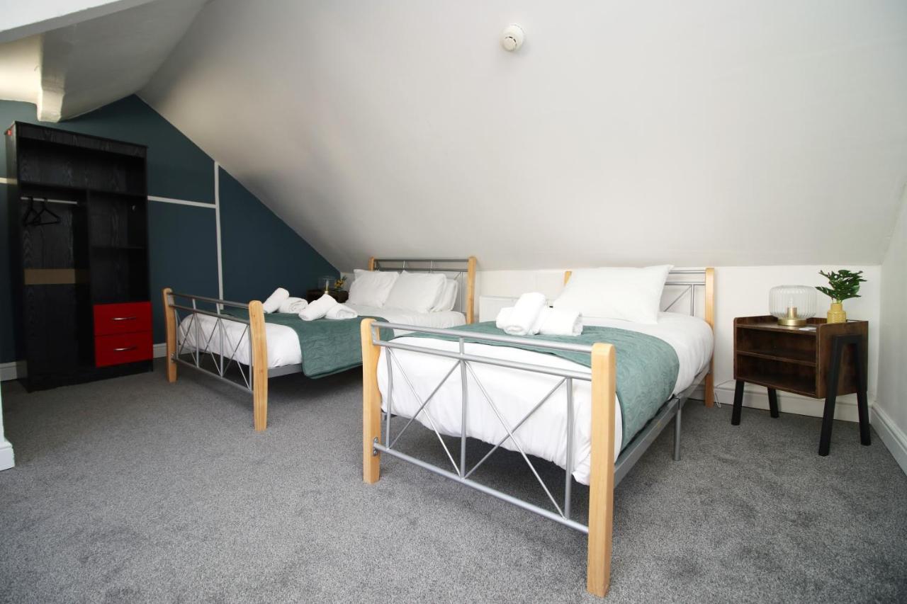 Spacious 5 Bedroom In Apartment