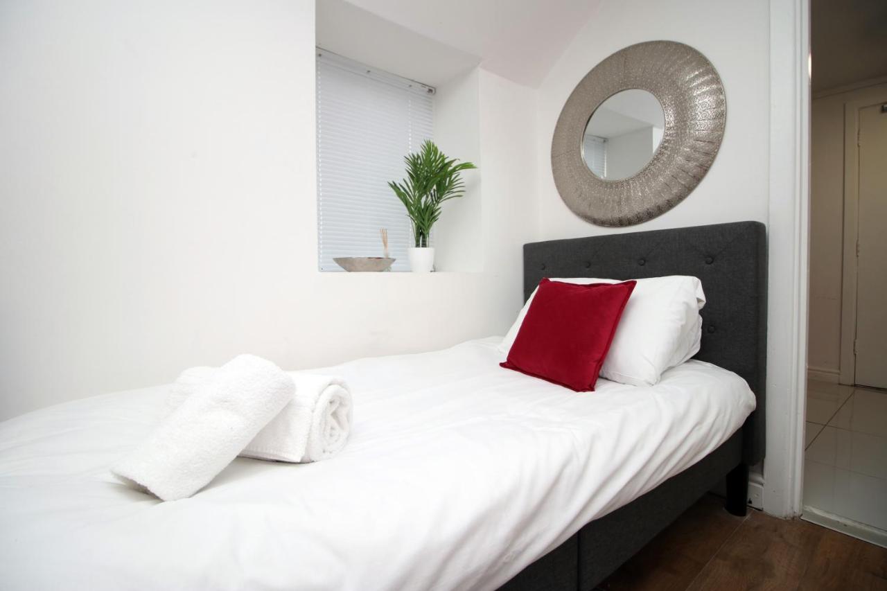 Spacious 5 Bedroom In Apartment Swansea