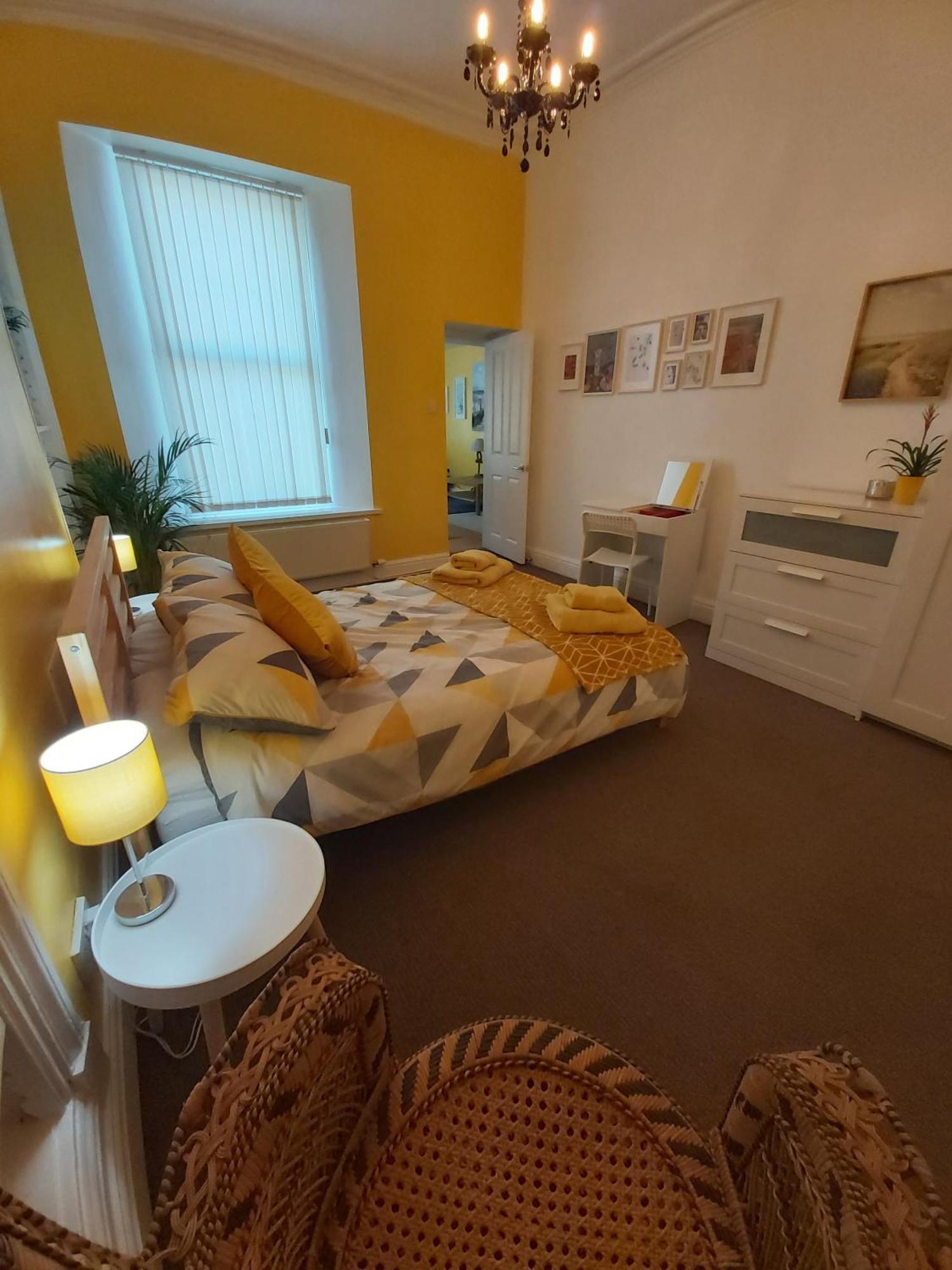 Apartment Beautiful Two Bedroom Ground Floor