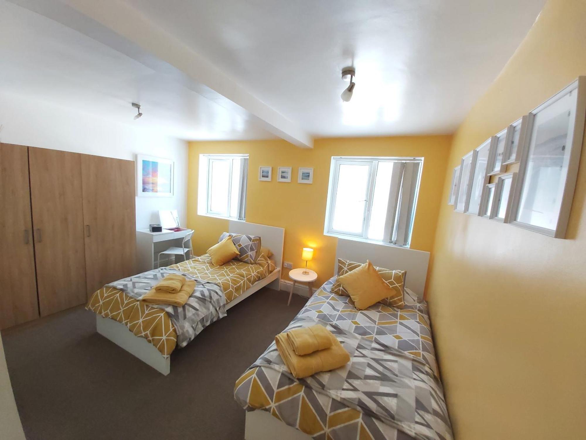 Apartment Beautiful Two Bedroom Ground Floor *