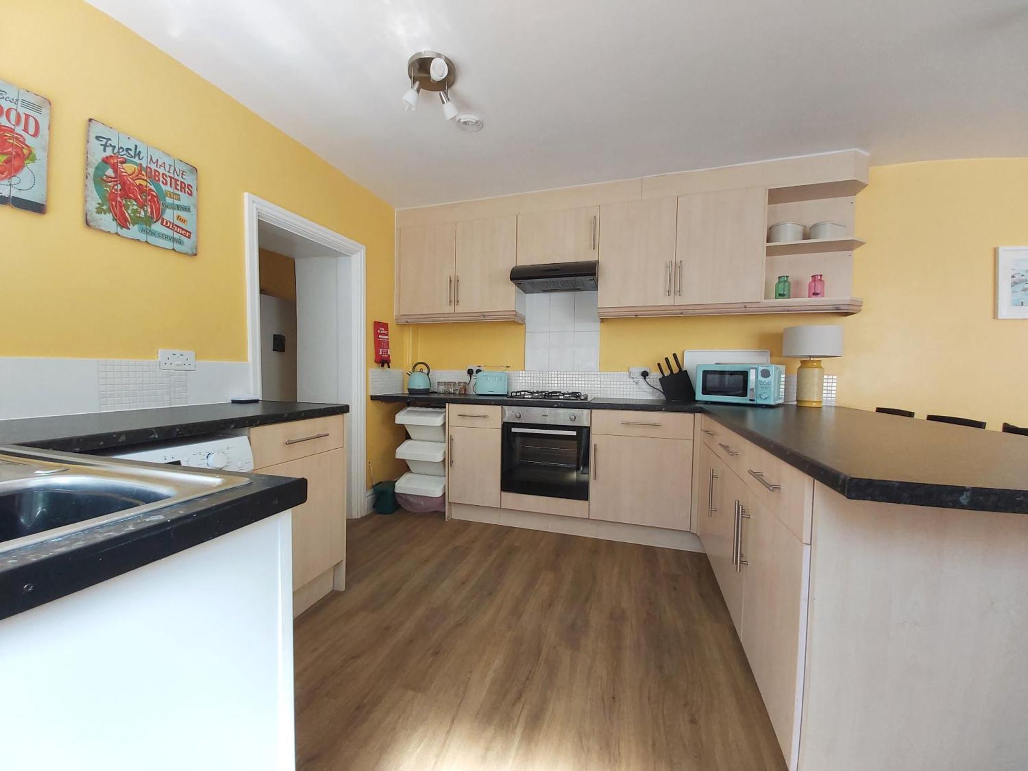 Beautiful Two Bedroom Ground Floor Apartment *