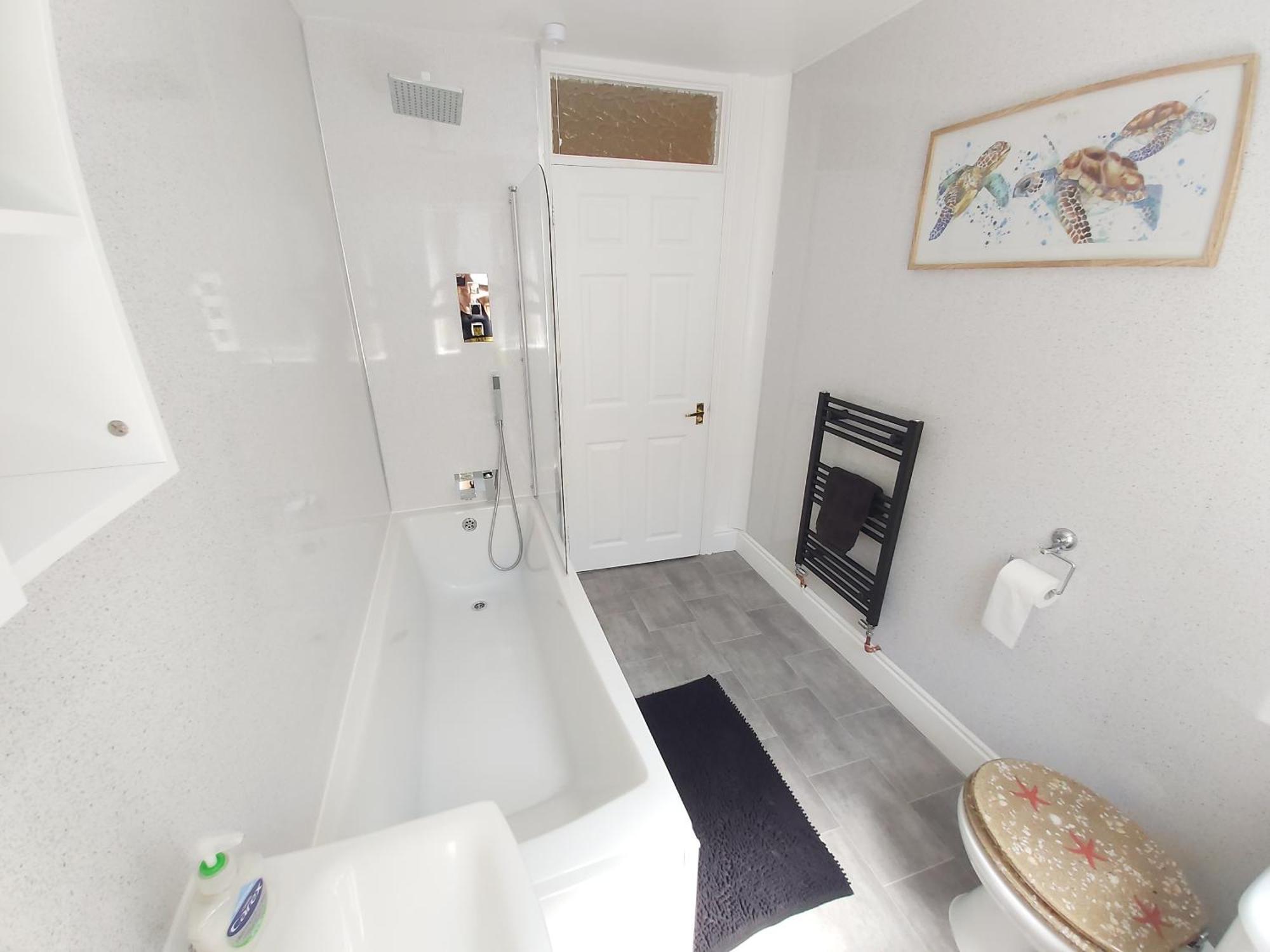 Apartment Beautiful Two Bedroom Ground Floor *