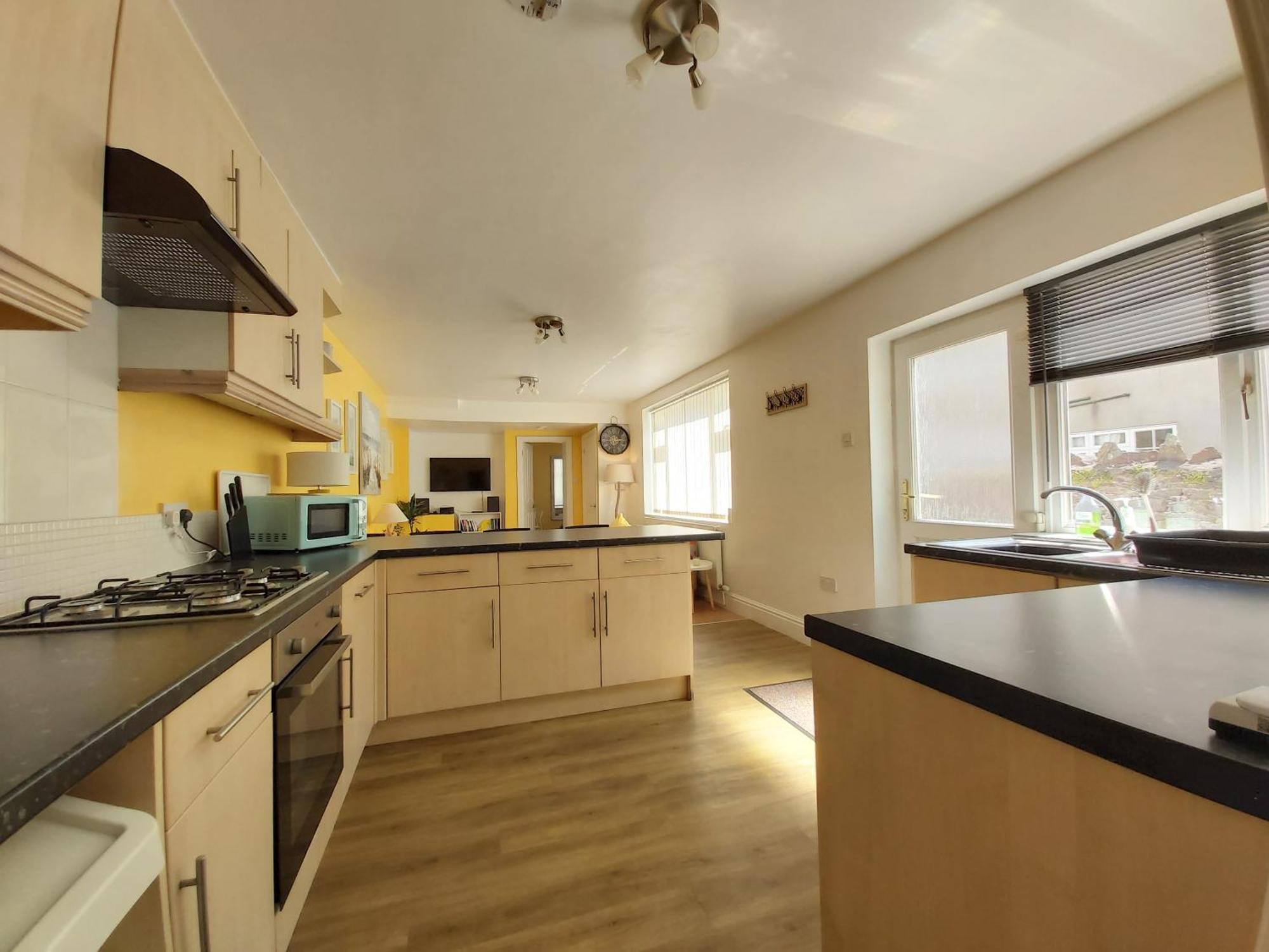 Beautiful Two Bedroom Ground Floor Apartment *