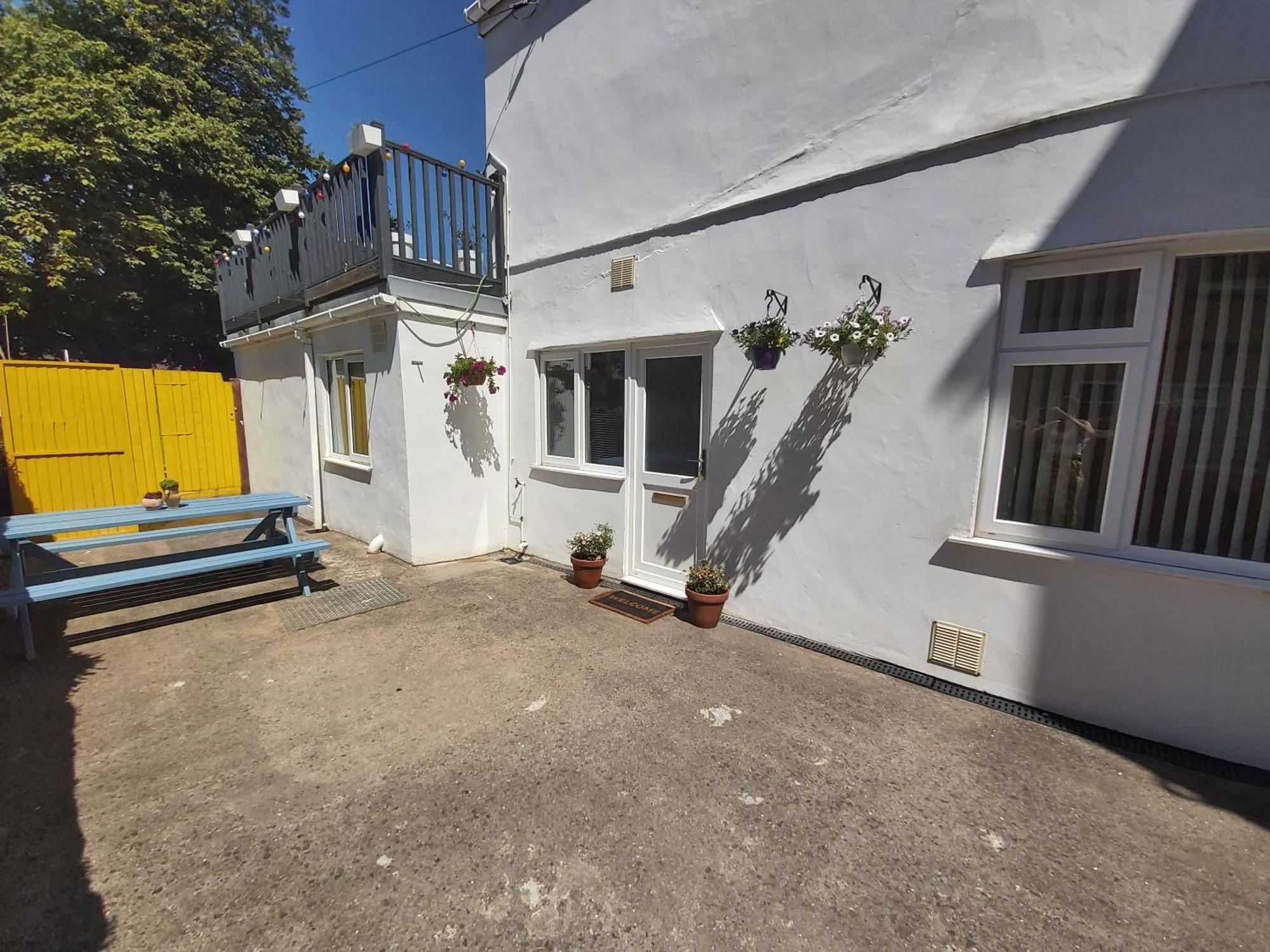 Beautiful Two Bedroom Ground Floor Apartment