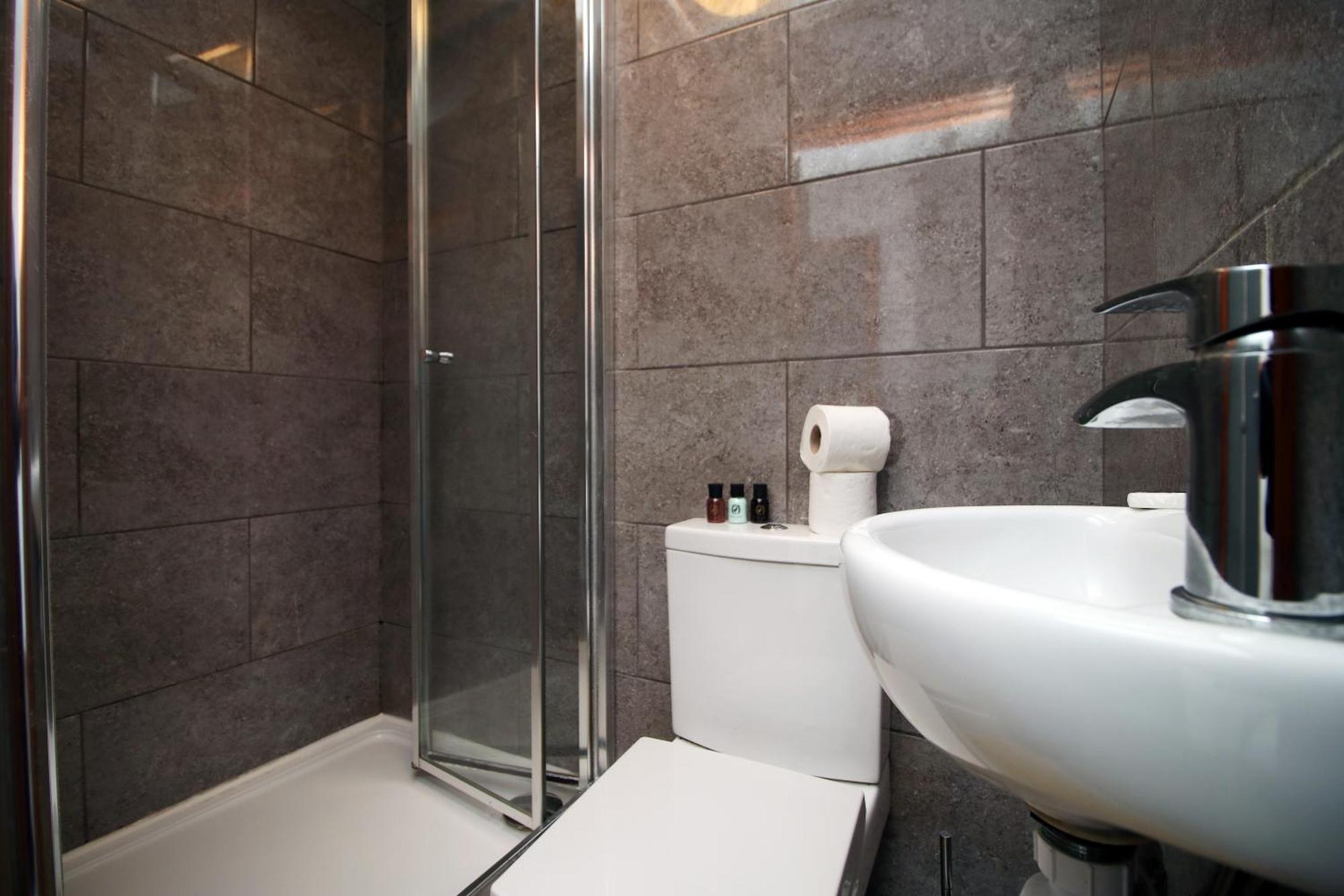 Fully Equipped Kitchen, Parking, Centre Swansea
