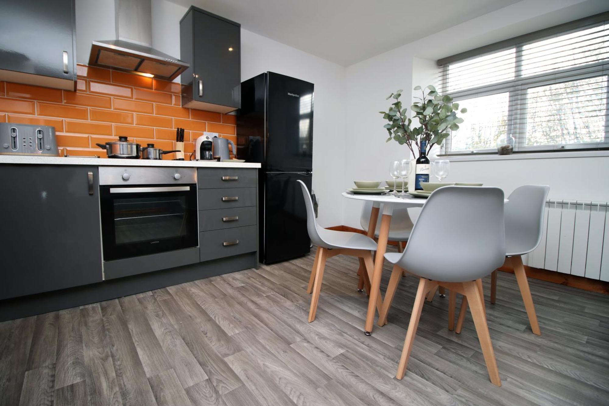 Fully Equipped Kitchen, Parking, Centre *