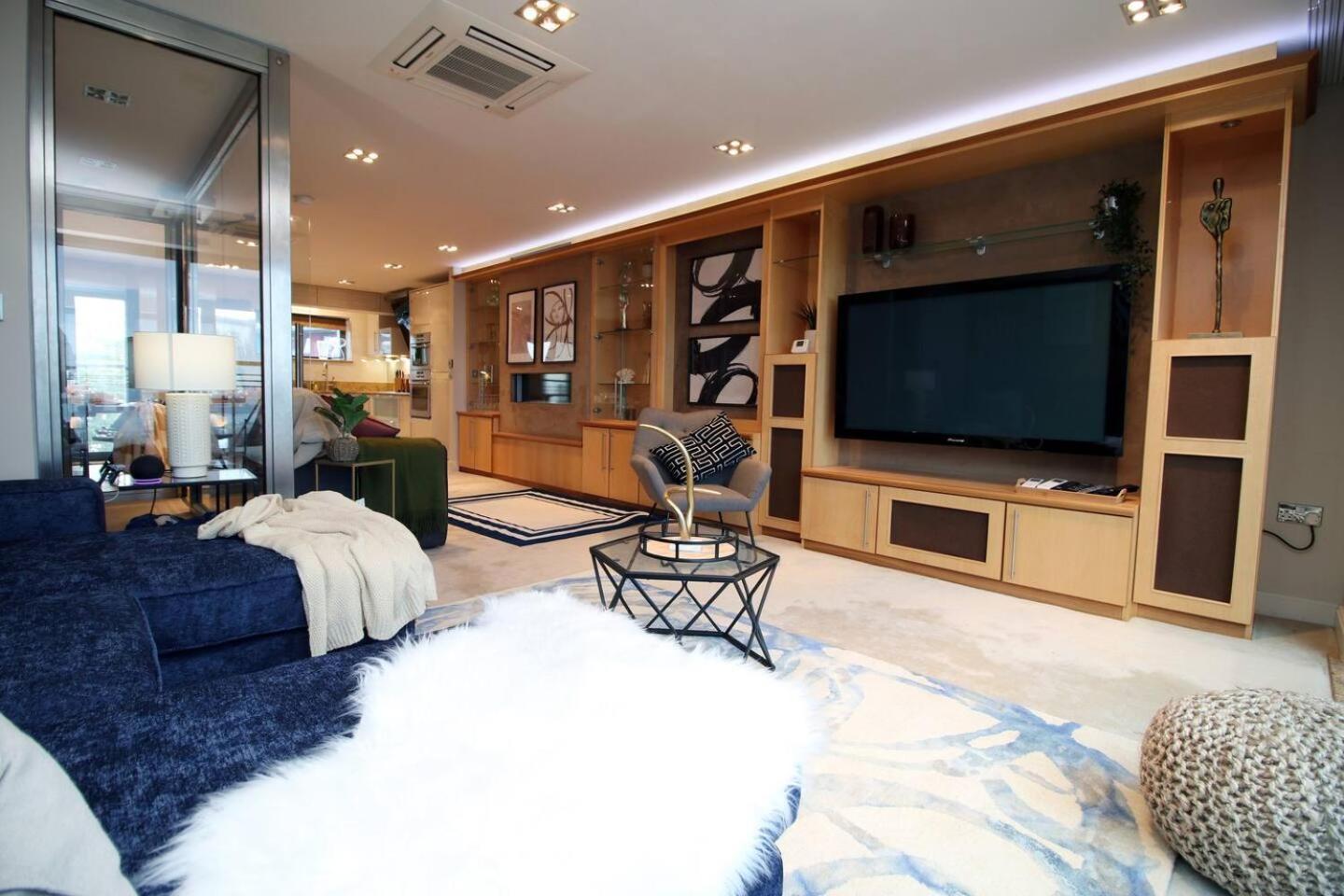 5 Bedroom | Luxury | Stunning Beachview Swansea