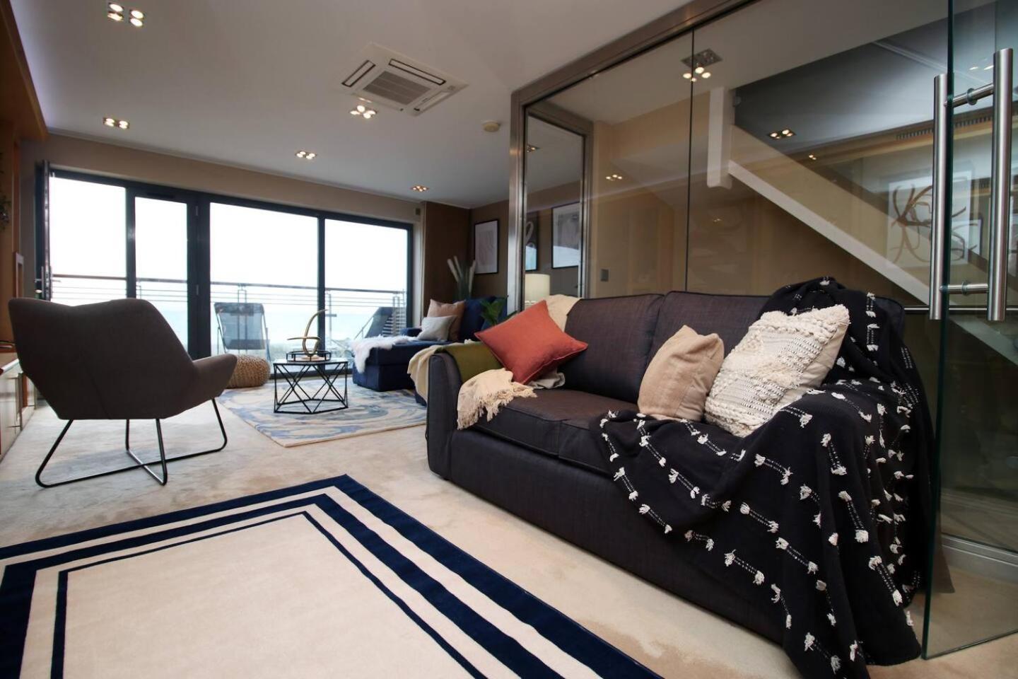 5 Bedroom | Luxury | Stunning Beachview Holiday home