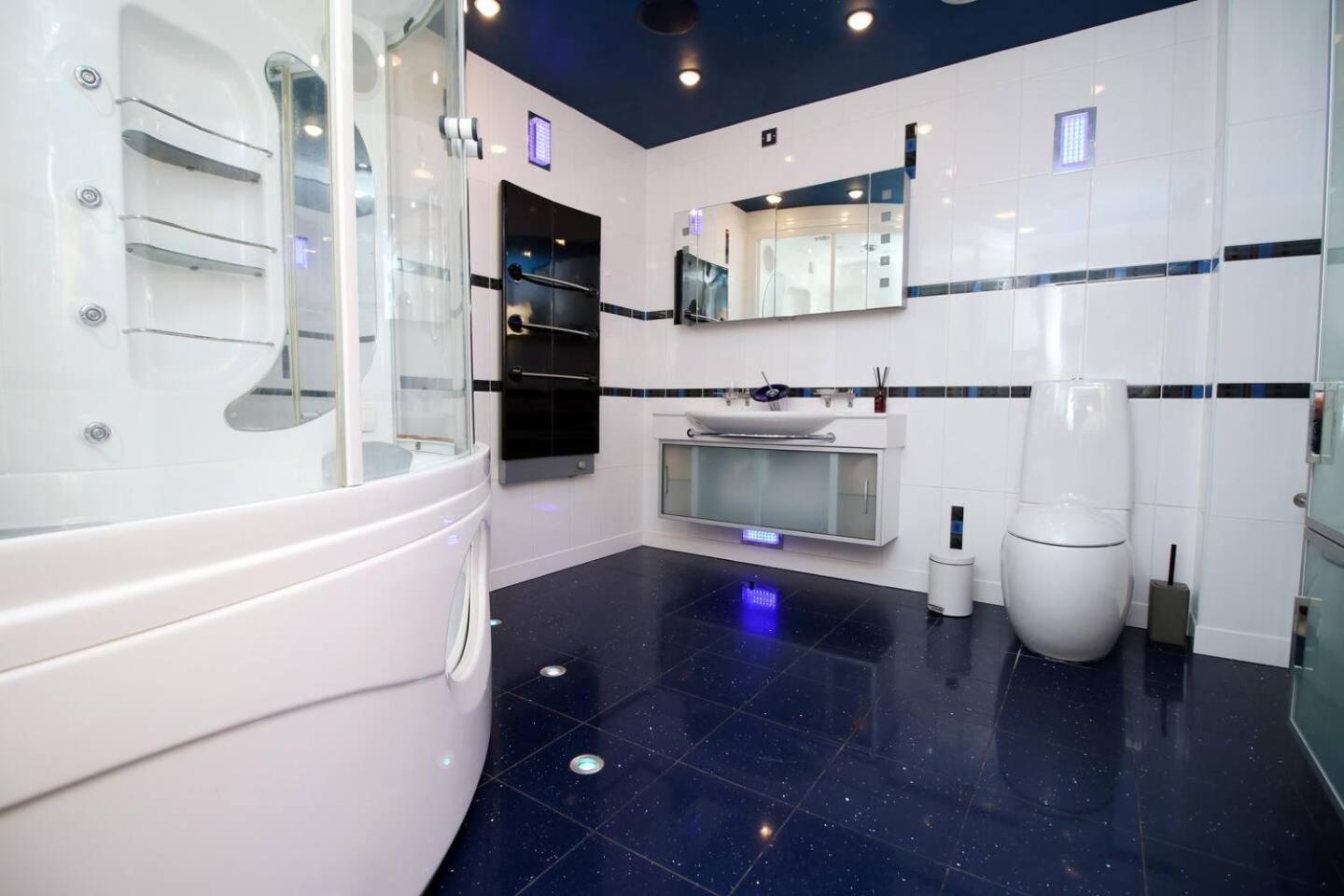 5 Bedroom | Luxury | Stunning Beachview Holiday home