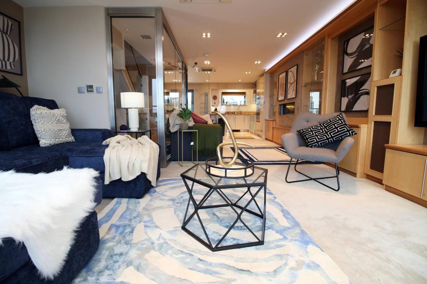Holiday home 5 Bedroom | Luxury | Stunning Beachview *