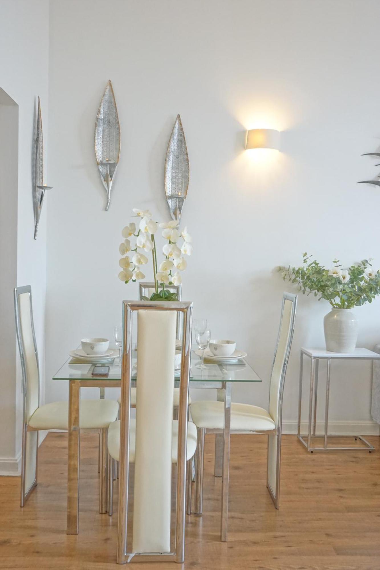 Soak Up The Light At A Soothing, Stylish In Marina