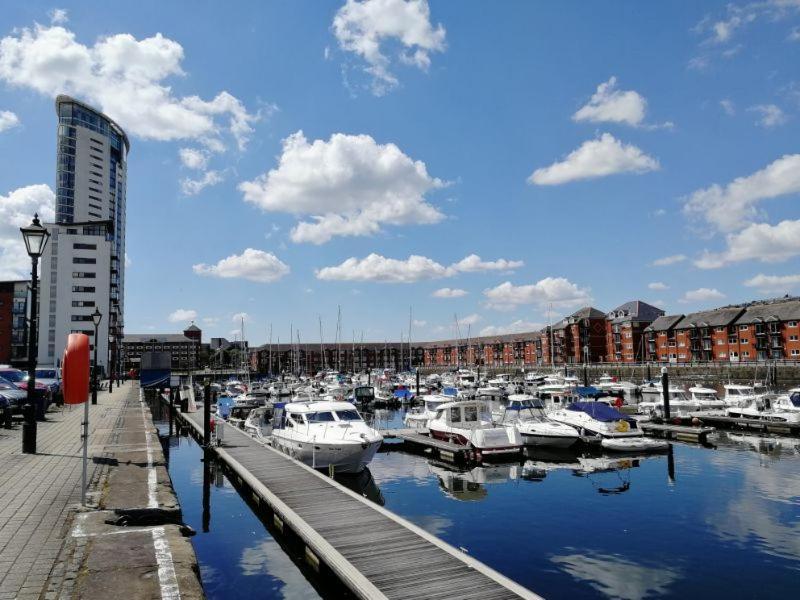 Soak Up The Light At A Soothing, Stylish In Marina * Swansea