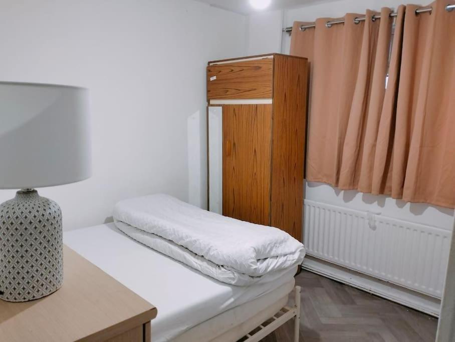 3-bedroom - Private Parking & Spacious - Perfect For Those Working In - By Tailored * Swansea
