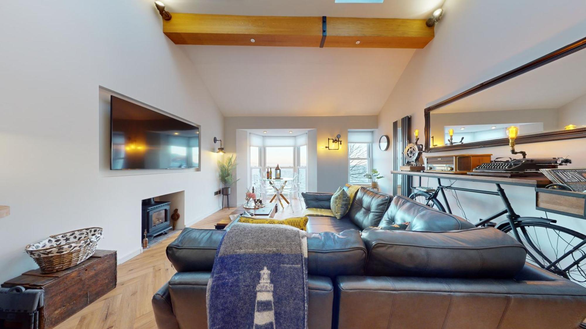 Mumbles & Stunning Ocean Views - Sleeps 4 * Swansea