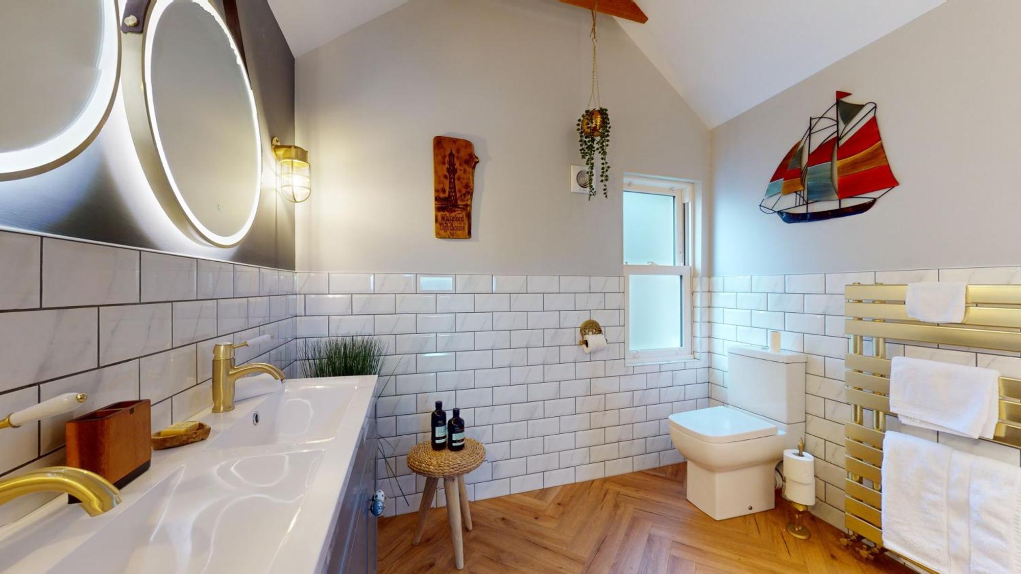 Mumbles & Stunning Ocean Views - Sleeps 4 Apartment *