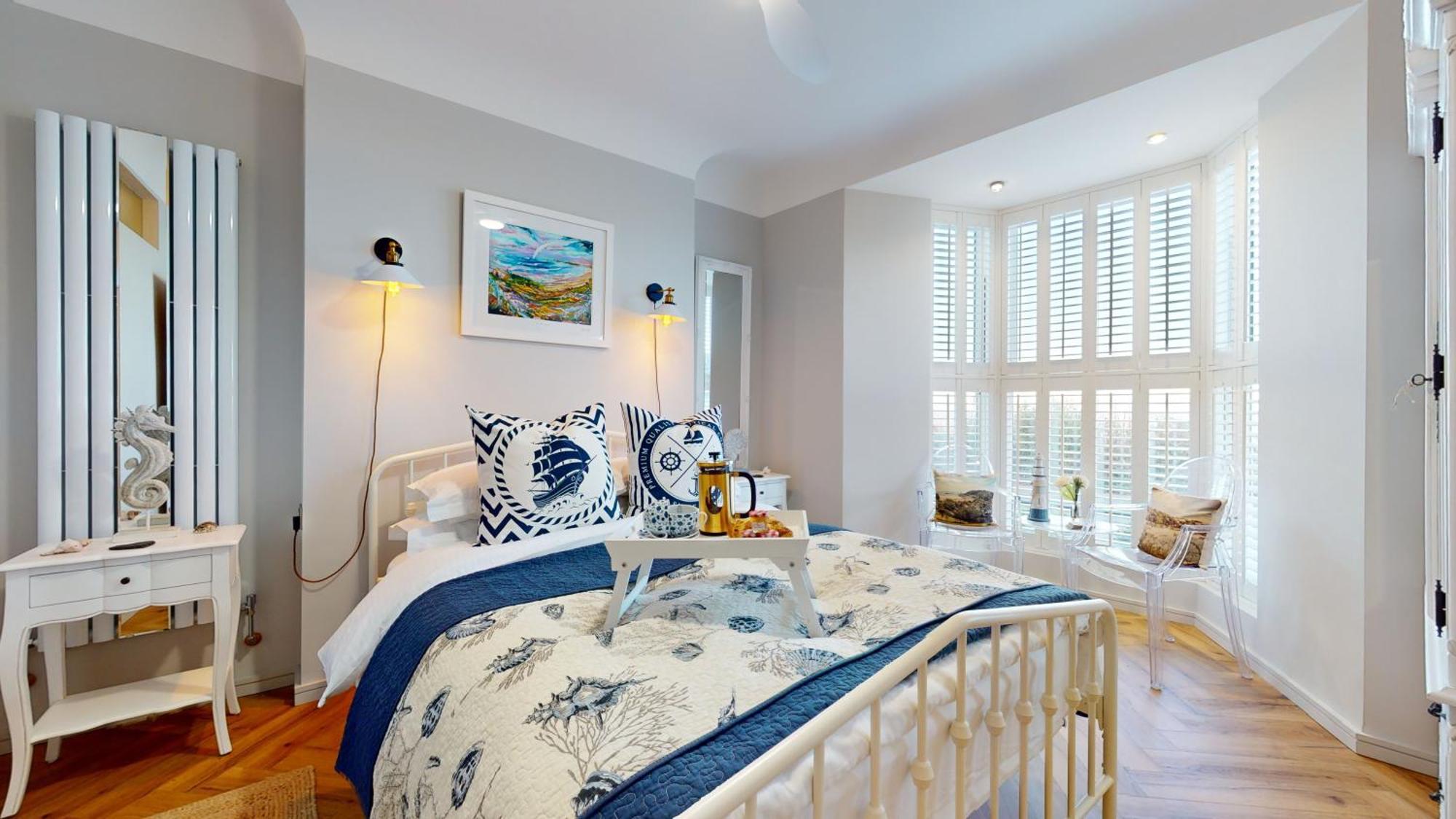 Mumbles & Stunning Ocean Views - Sleeps 4 *