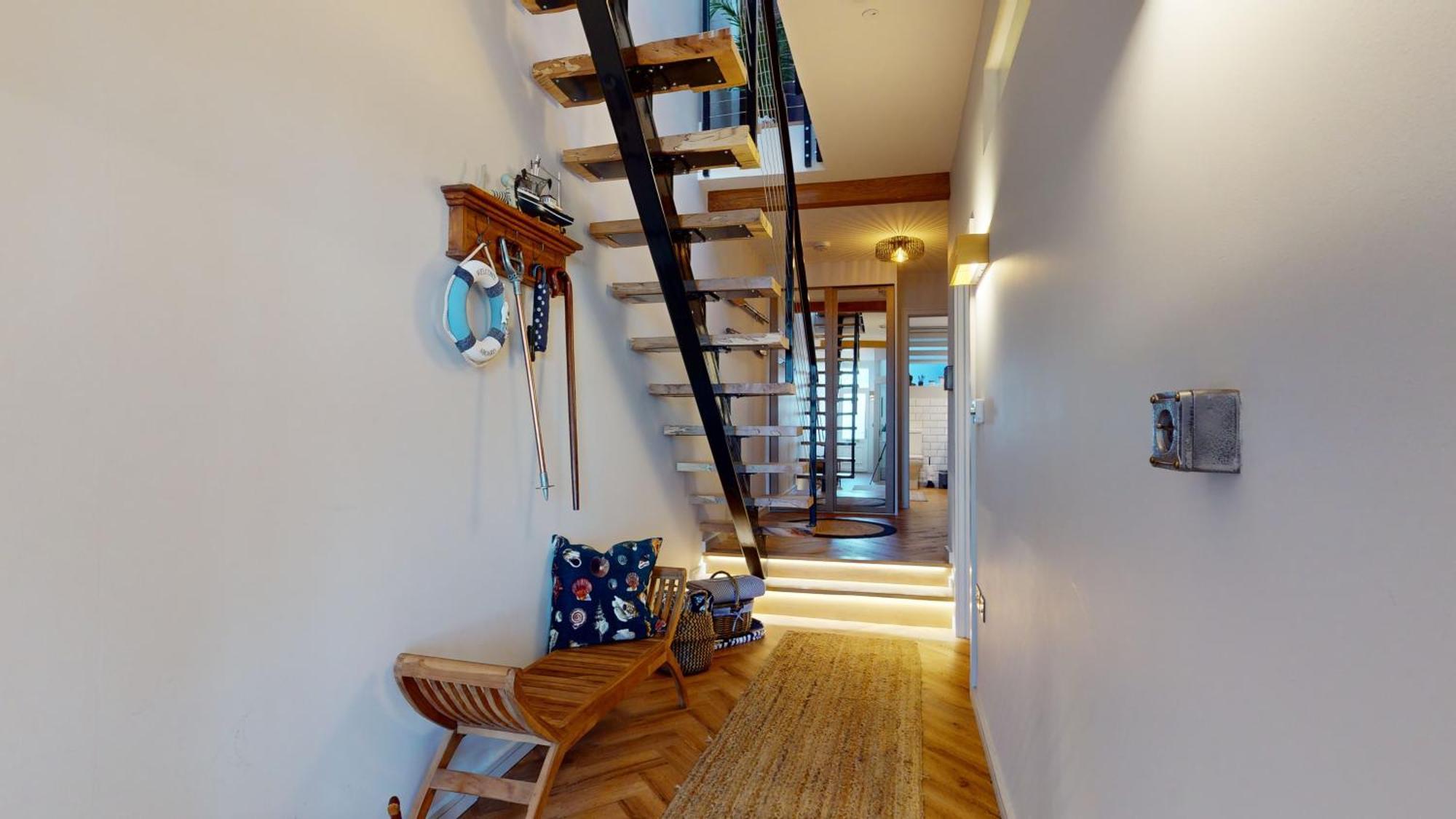 Mumbles & Stunning Ocean Views - Sleeps 4 * Swansea