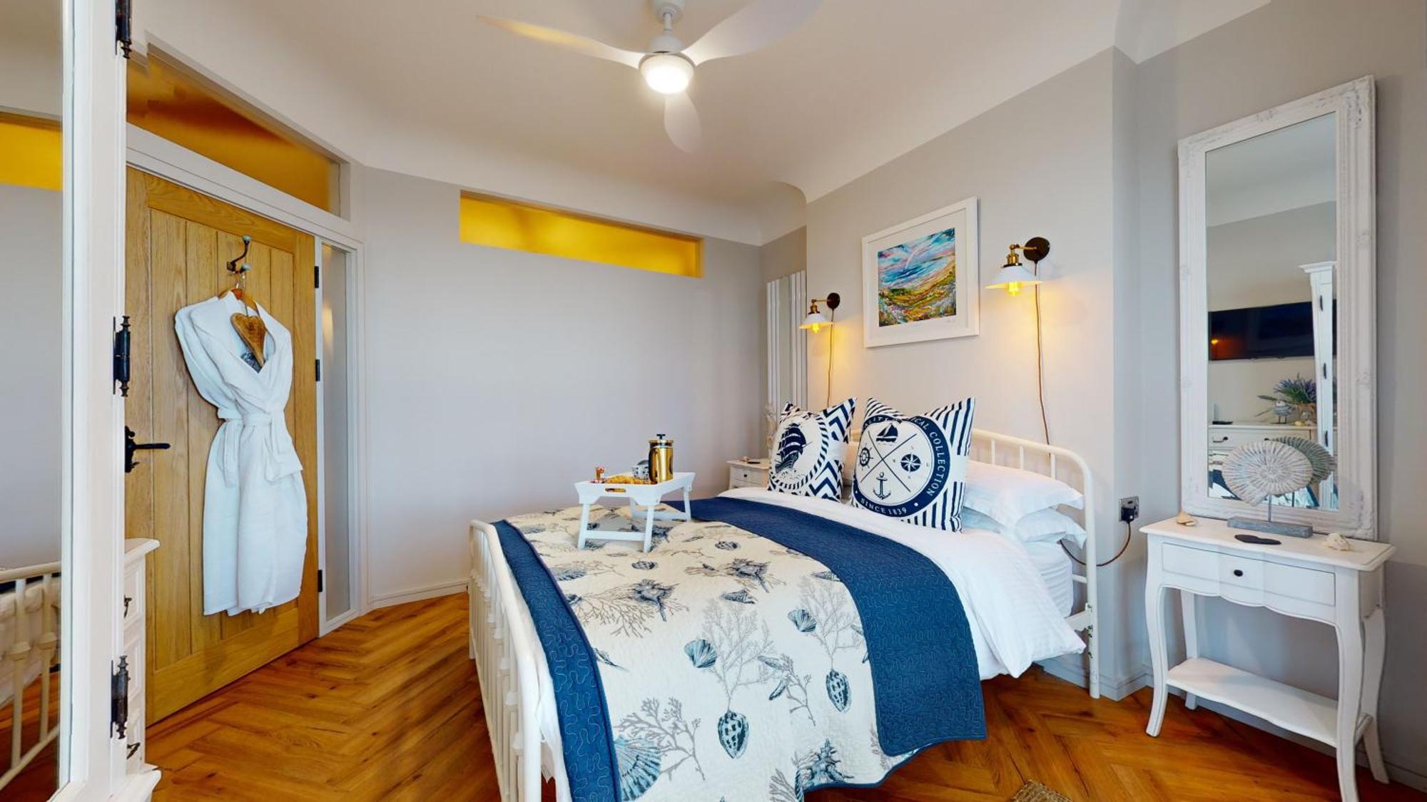 Mumbles & Stunning Ocean Views - Sleeps 4 Apartment Swansea