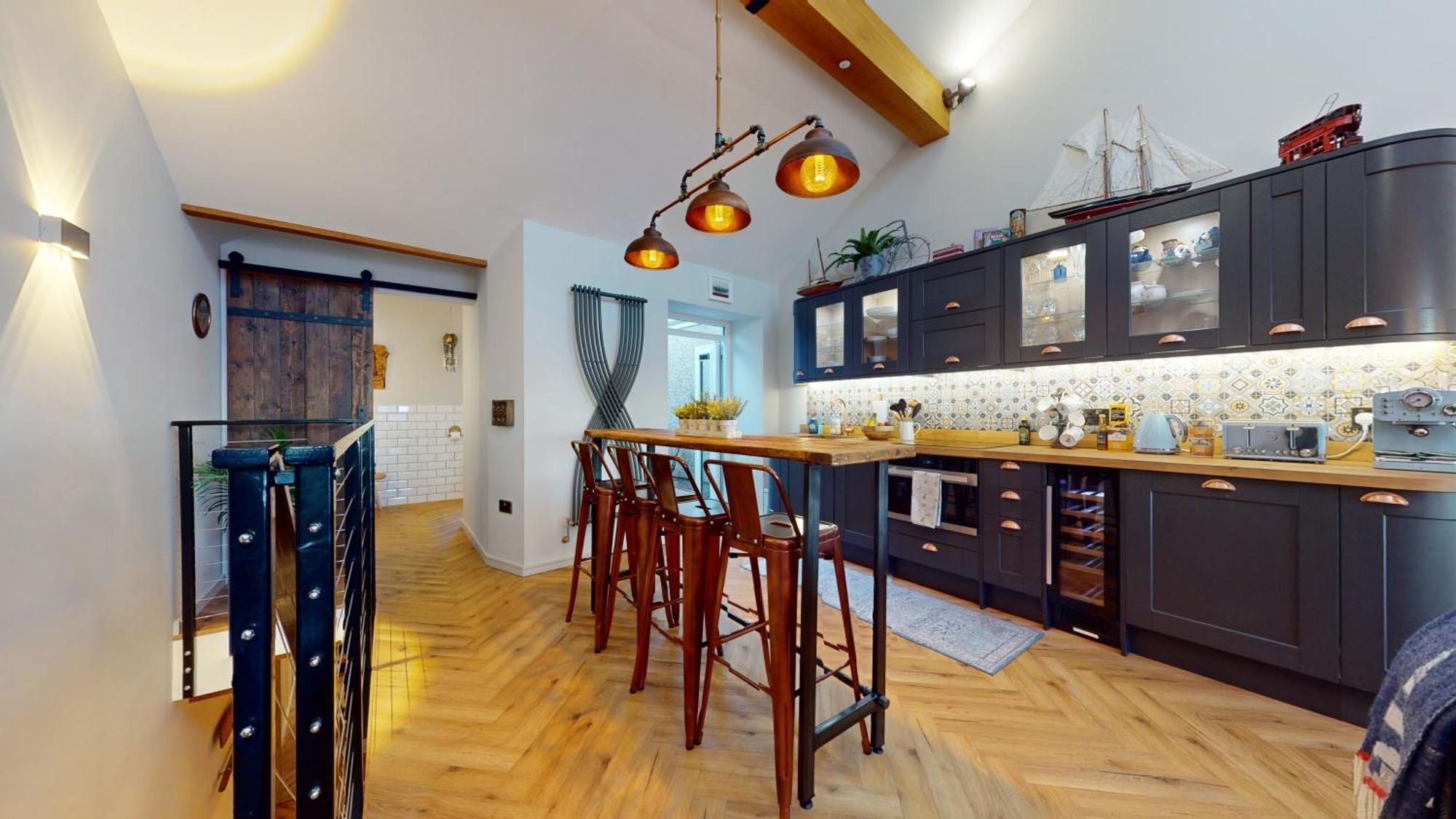 Apartment Mumbles & Stunning Ocean Views - Sleeps 4