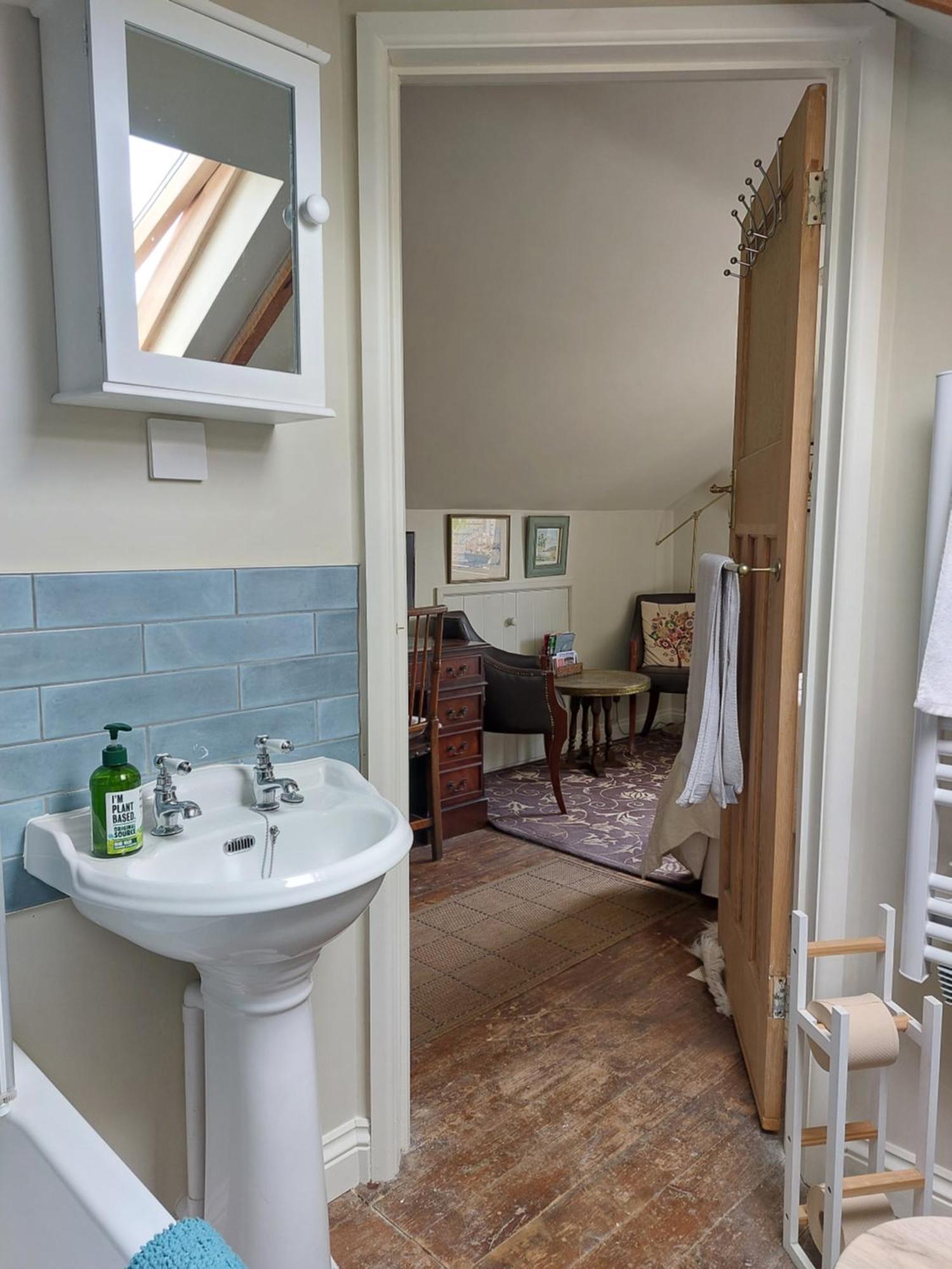 West Wing At The Swallows - Kingsize Ensuite Bedroom And Private Garden