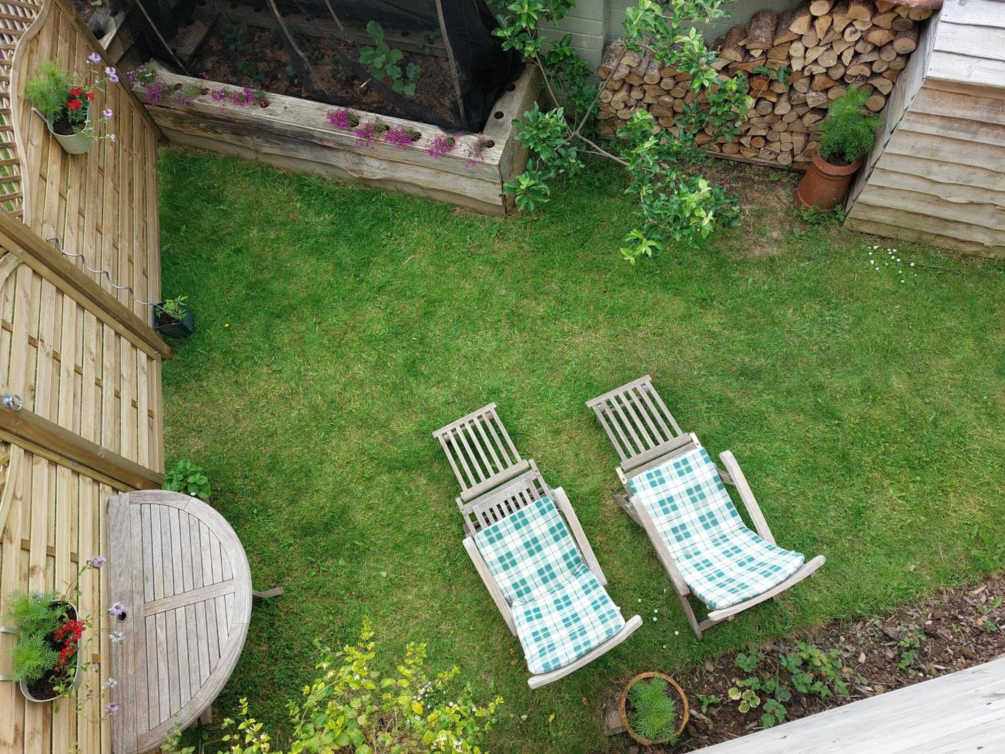 Hospedagem domiciliar West Wing At The Swallows - Kingsize Ensuite Bedroom And Private Garden *