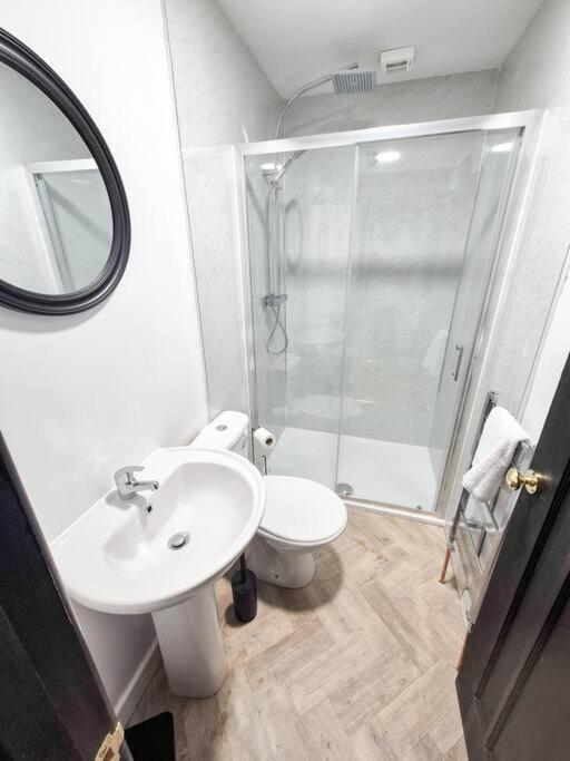 Holiday home Explore Swansea! 4-bed Delhi St *