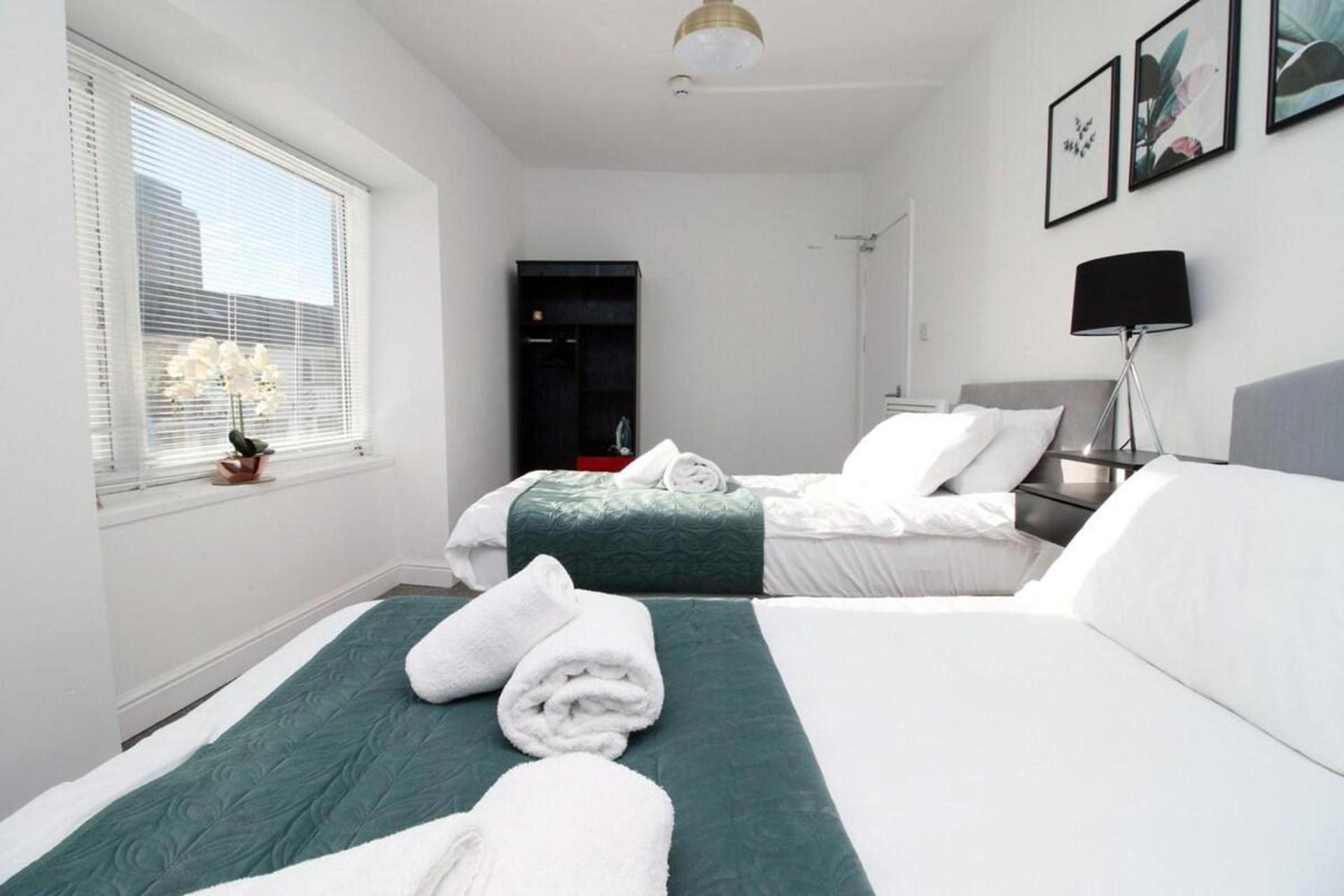 Comfortable 5-bedroom Free Parking * Swansea