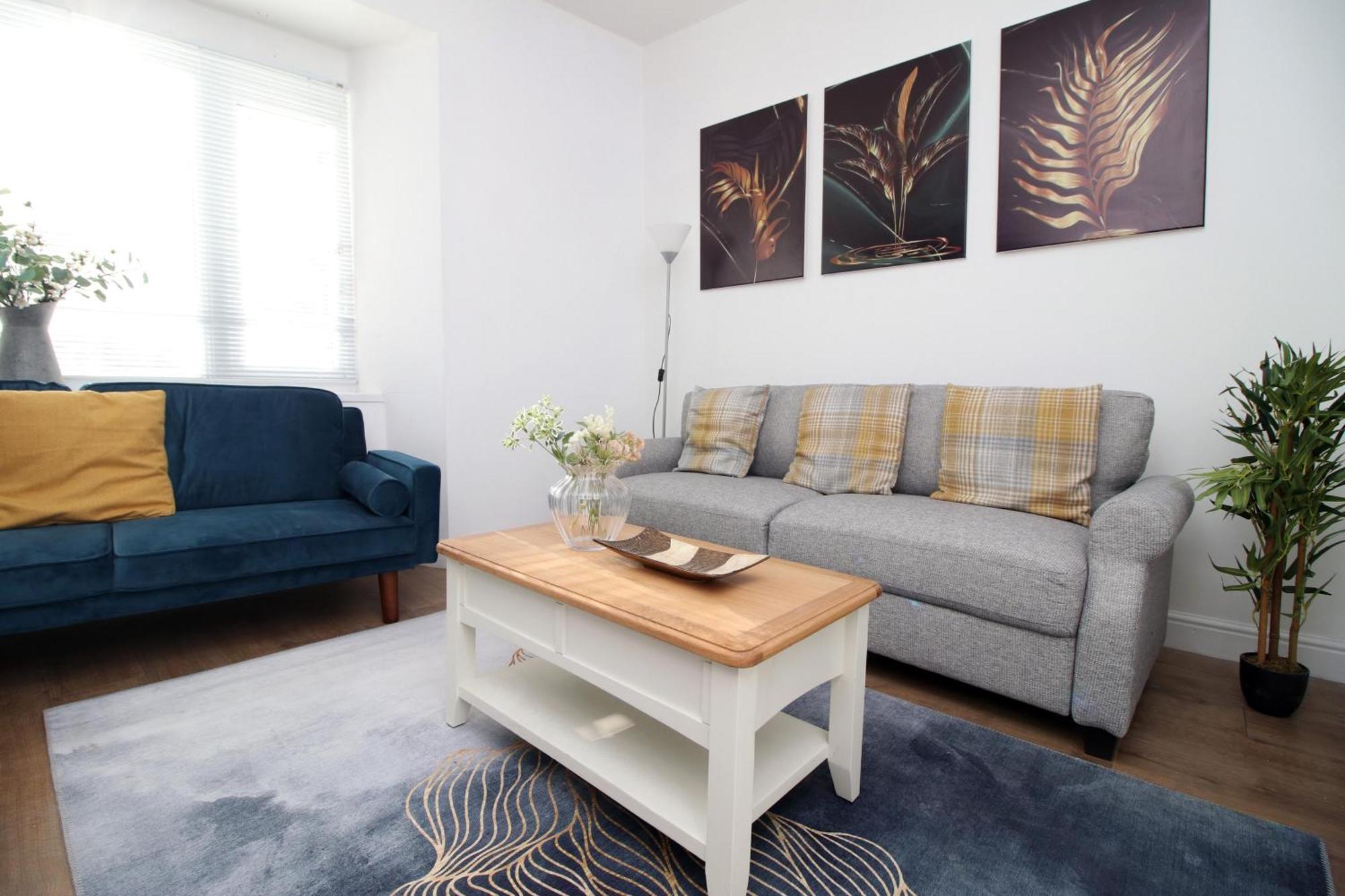 Comfortable 5-bedroom Free Parking Apartment