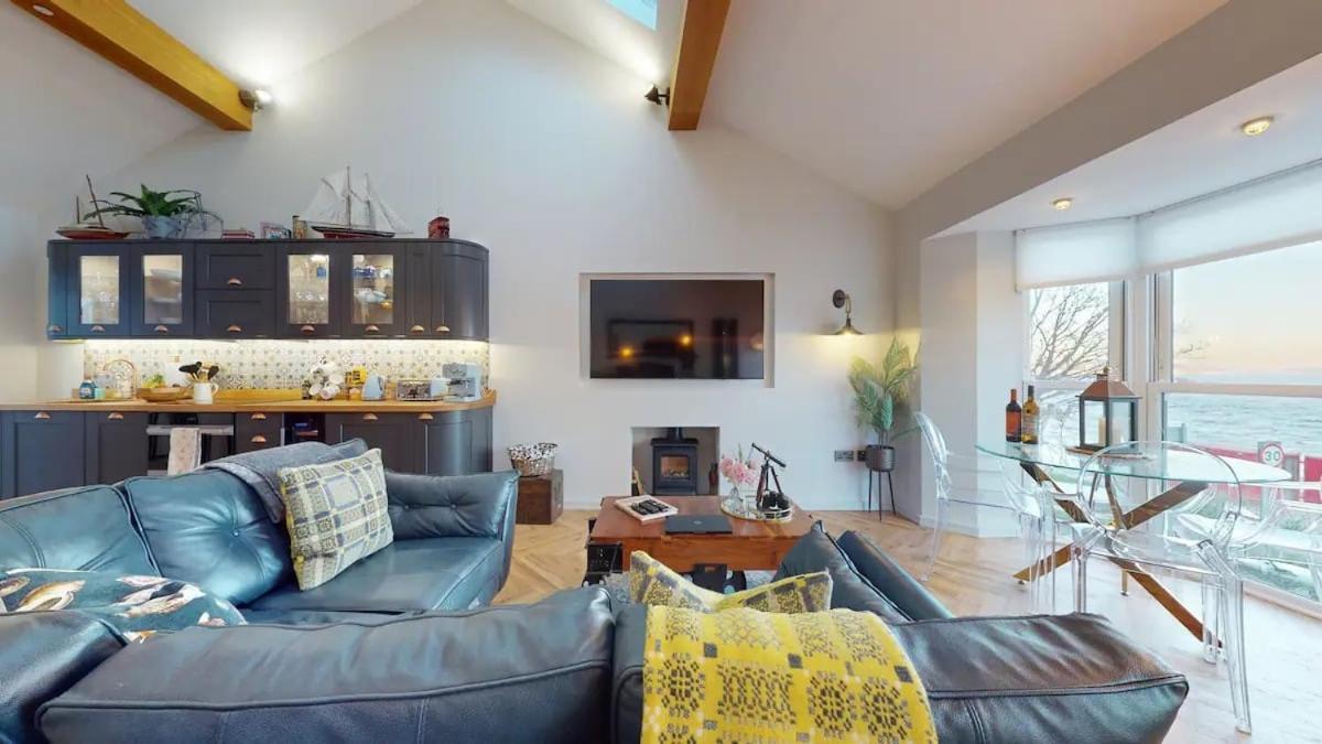 Mumbles & Stunning Ocean Views - Sleeps 4 *