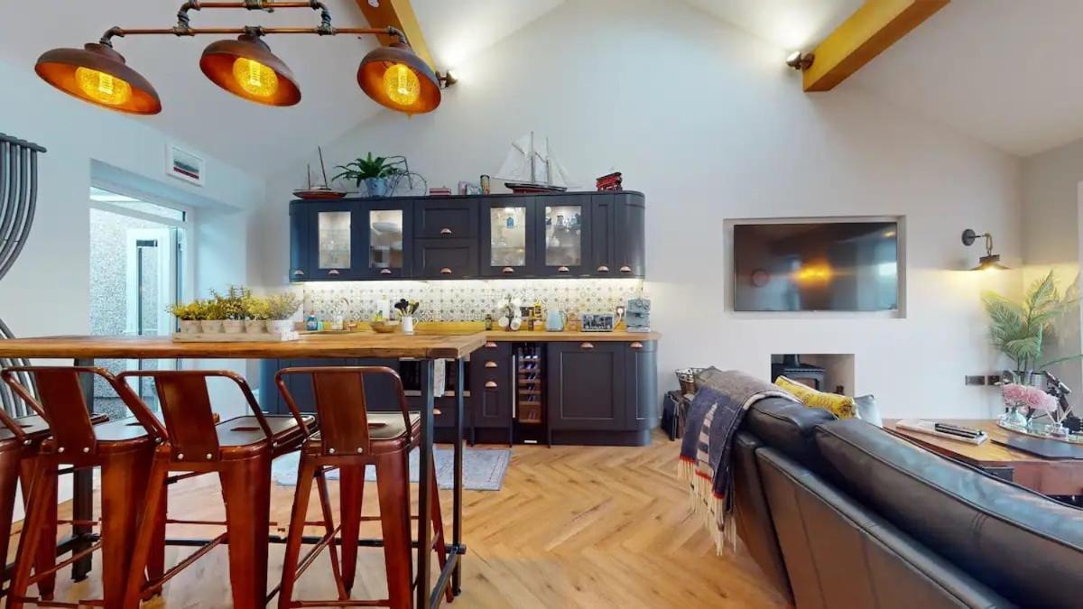 Apartment Mumbles & Stunning Ocean Views - Sleeps 4 Swansea