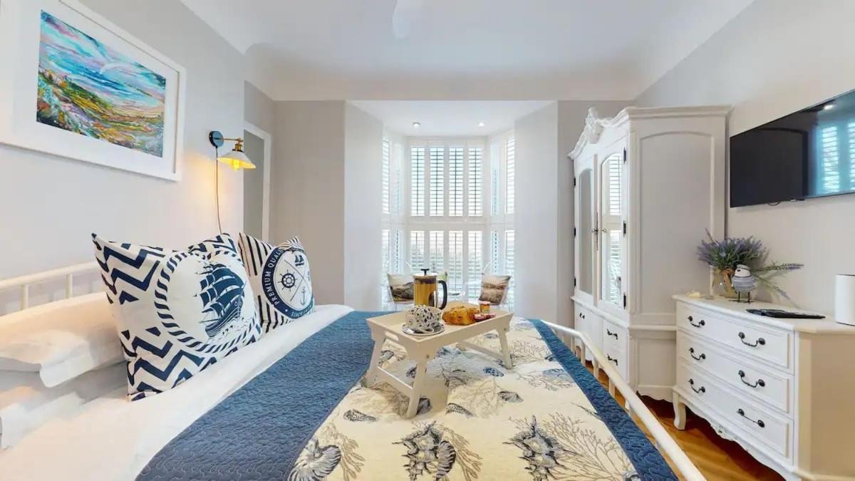 Mumbles & Stunning Ocean Views - Sleeps 4 *