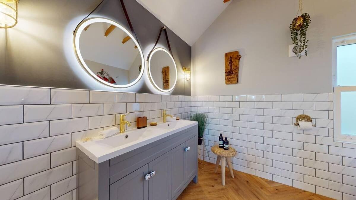 Apartment Mumbles & Stunning Ocean Views - Sleeps 4
