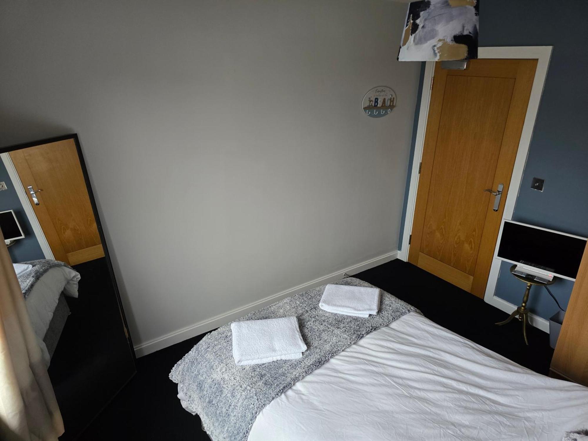 2 Spacious In The Heart Of The Marina Homestay Swansea