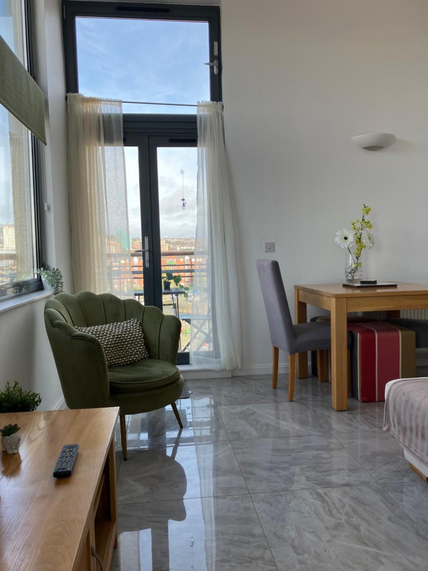 Bay, Marina & Arena View Mins To & Apartment Swansea