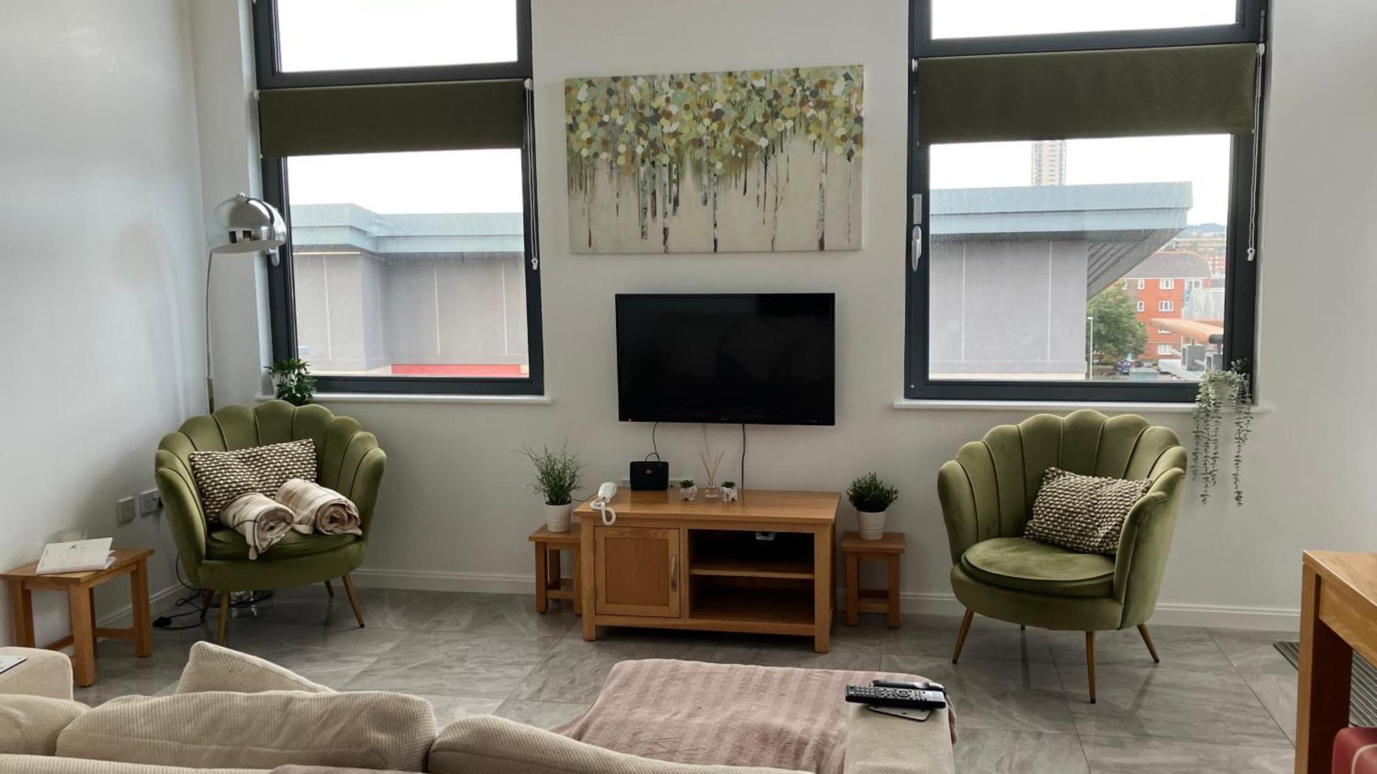 Apartment Bay, Marina & Arena View Mins To & Swansea