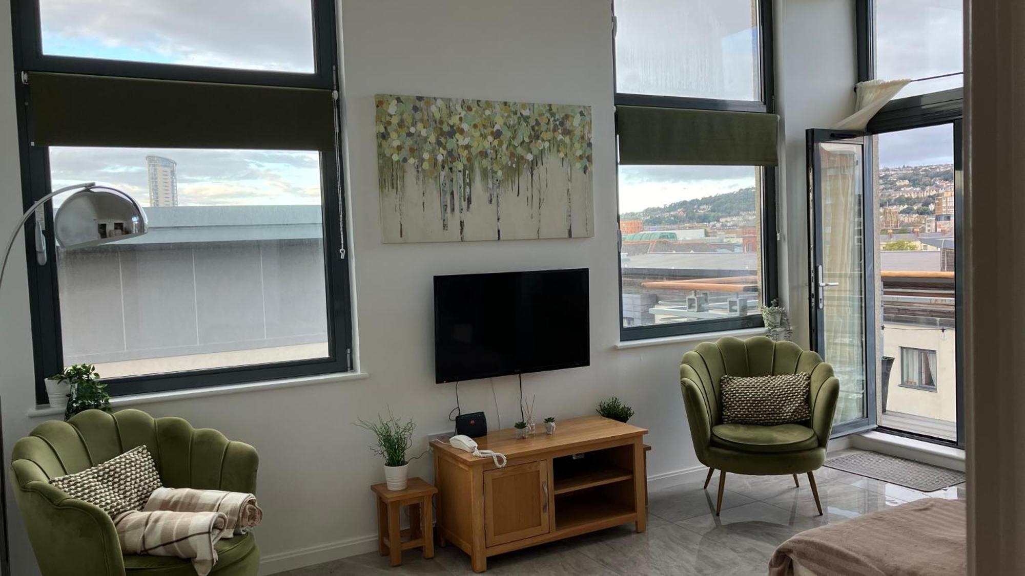 Bay, Marina & Arena View Mins To & Apartment *