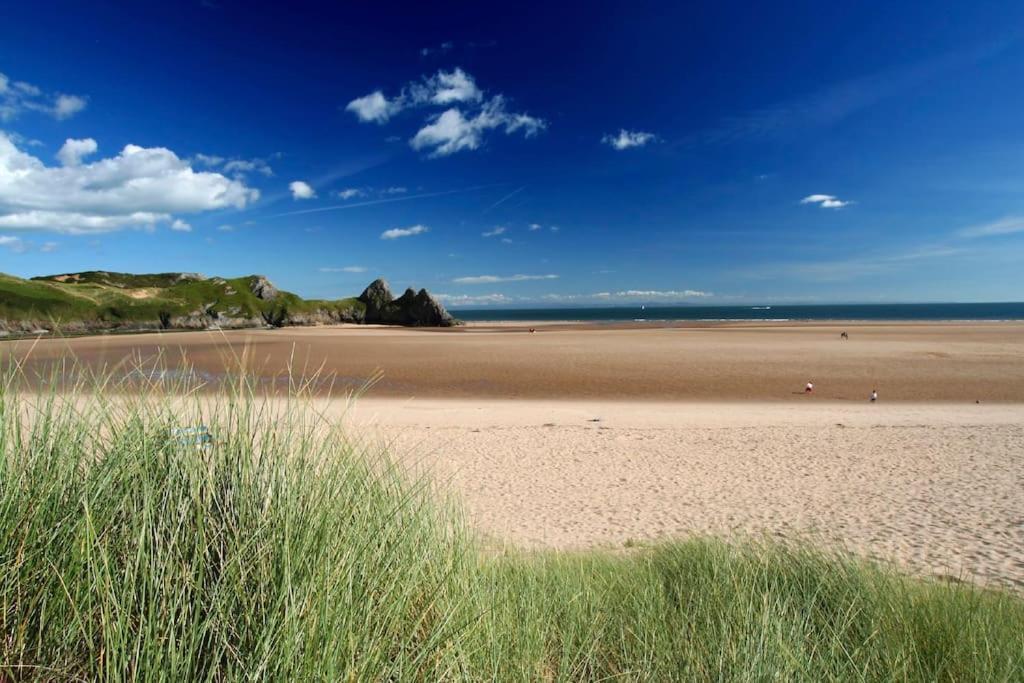 Broadway Farm Barn With Hot Tub Holiday home Swansea