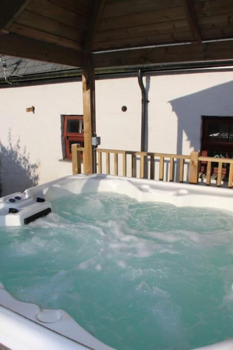 Broadway Farm Barn With Hot Tub *