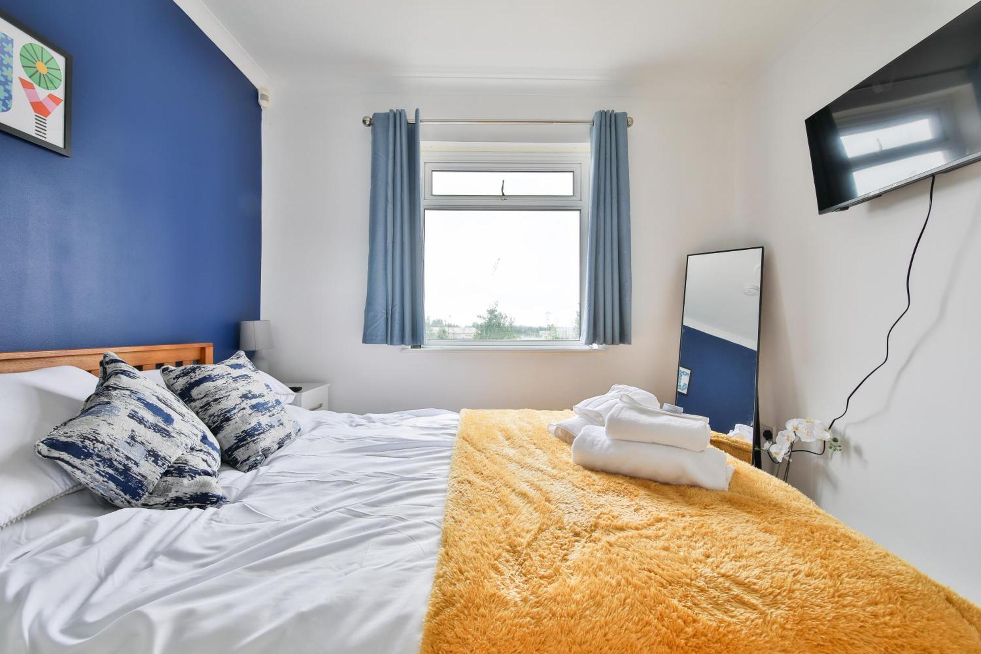 Modern 4 Bed In Tv In Every And Parking * Swansea