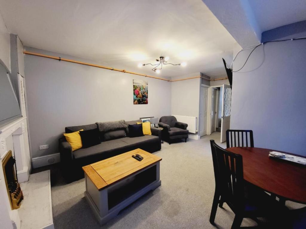 2 Flat Swansea
